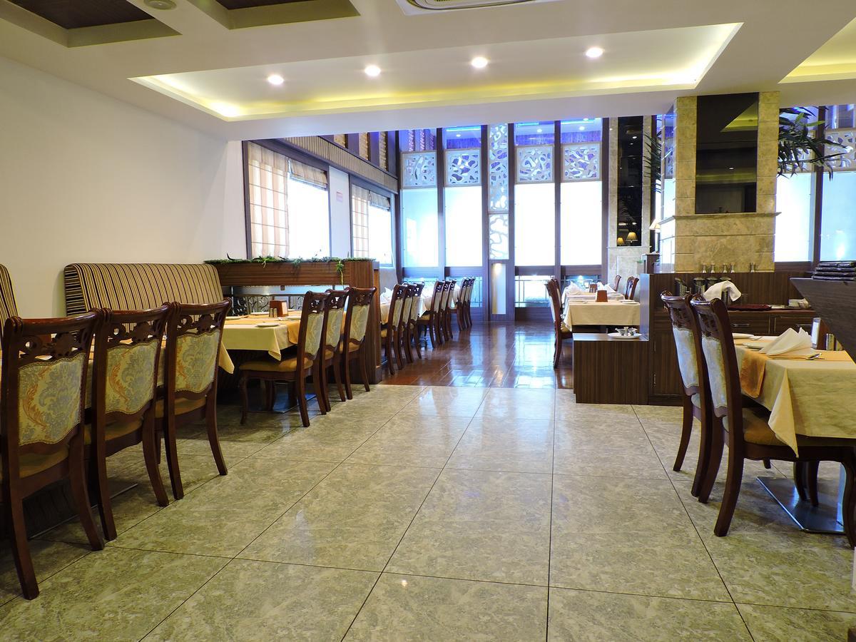 Hotel Devashish Haldwāni Exterior foto